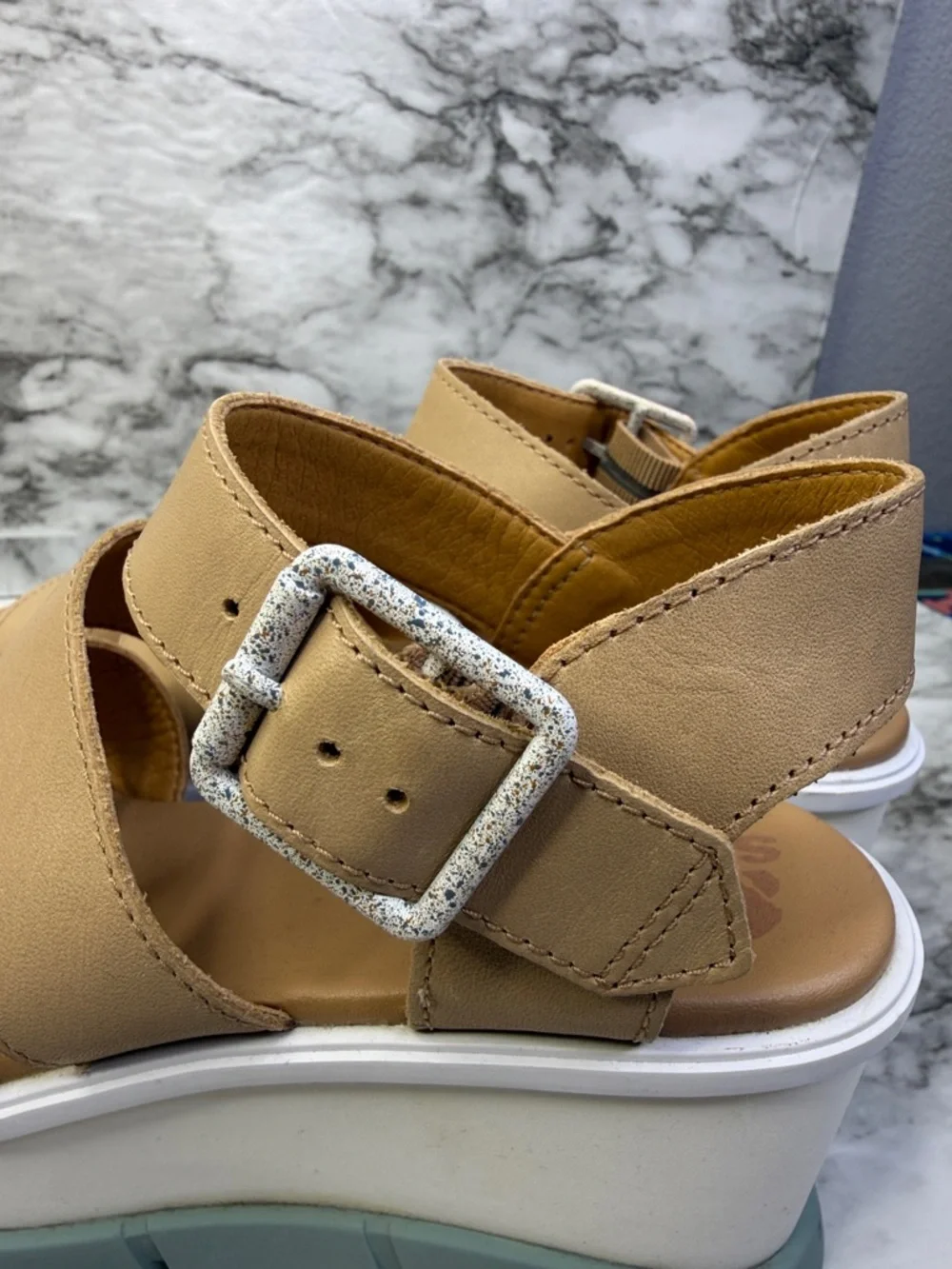 Sorrel Neutral Tan Platform Strappy Sandal with Buckle size 7 almost new